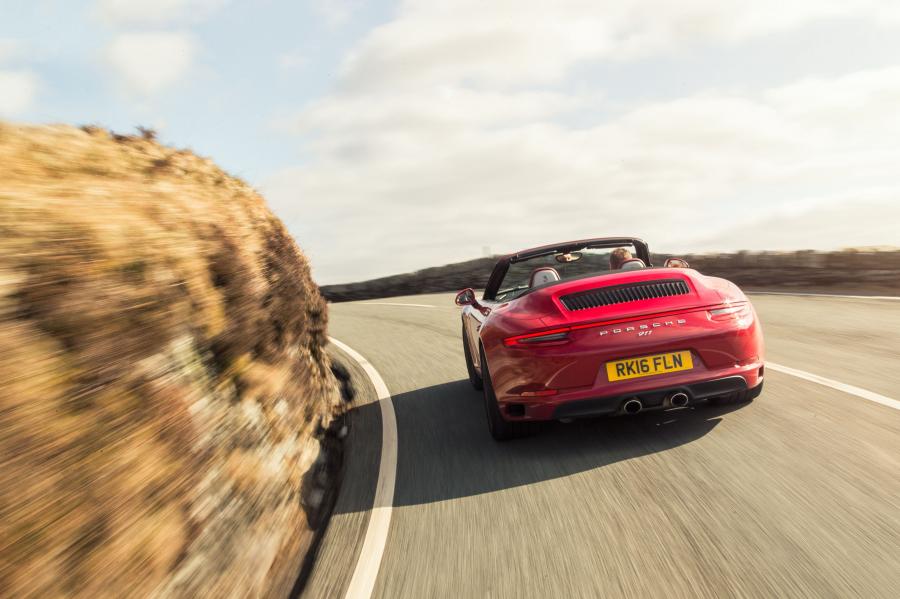  Porsche 911 Carrera 4S Cabriolet 2016 года  (UK) (фото 3 из 30)